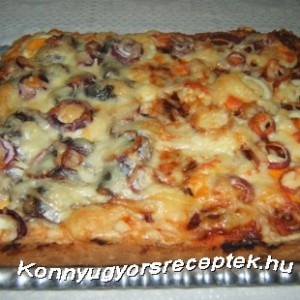 Tonhalas és szalámis pizza recept